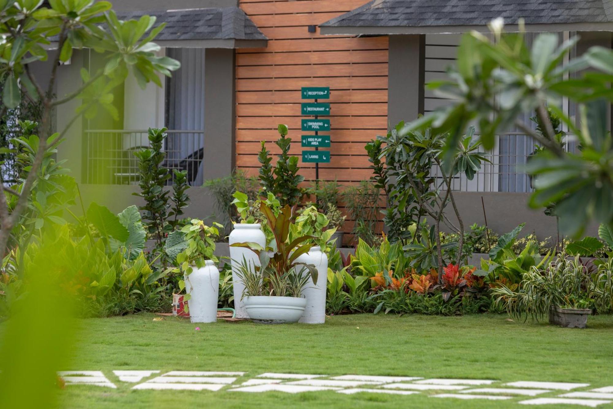 Stone Wood Hotel Amboli Amboli  Exterior foto